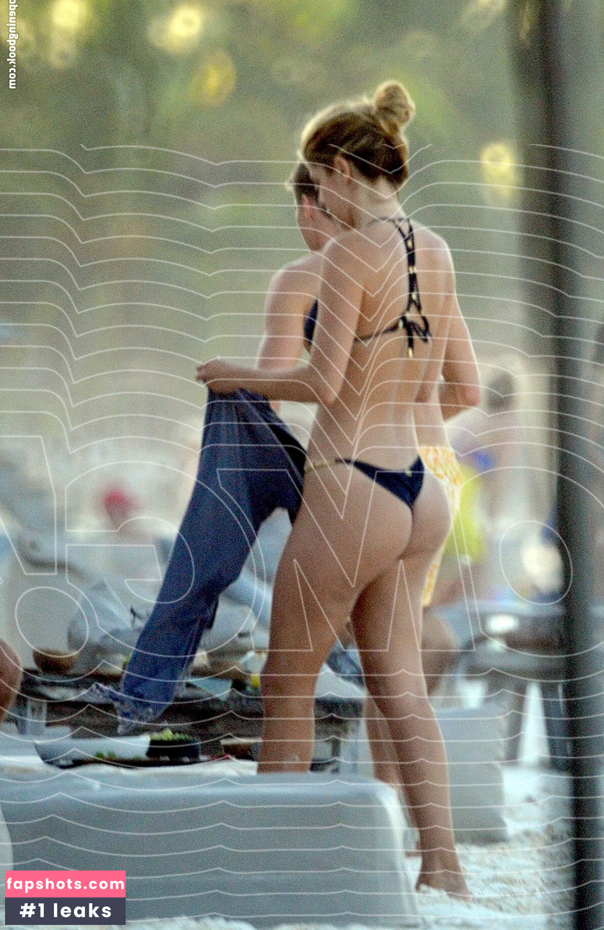 Stephanie Cayo gallery photo #33