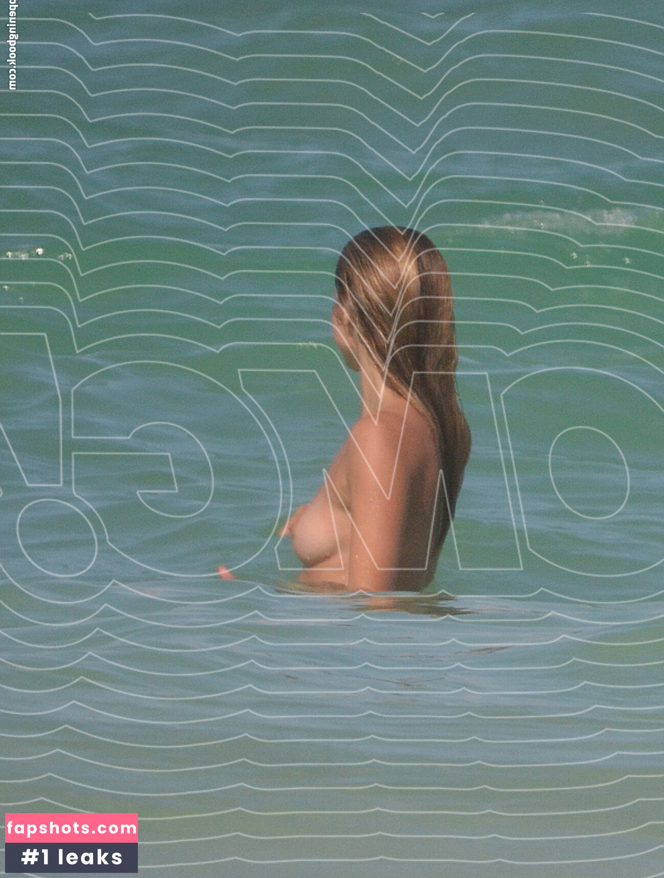 Stephanie Cayo gallery photo #40