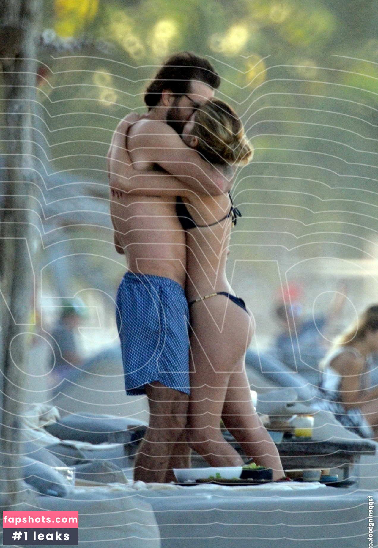 Stephanie Cayo gallery photo #44