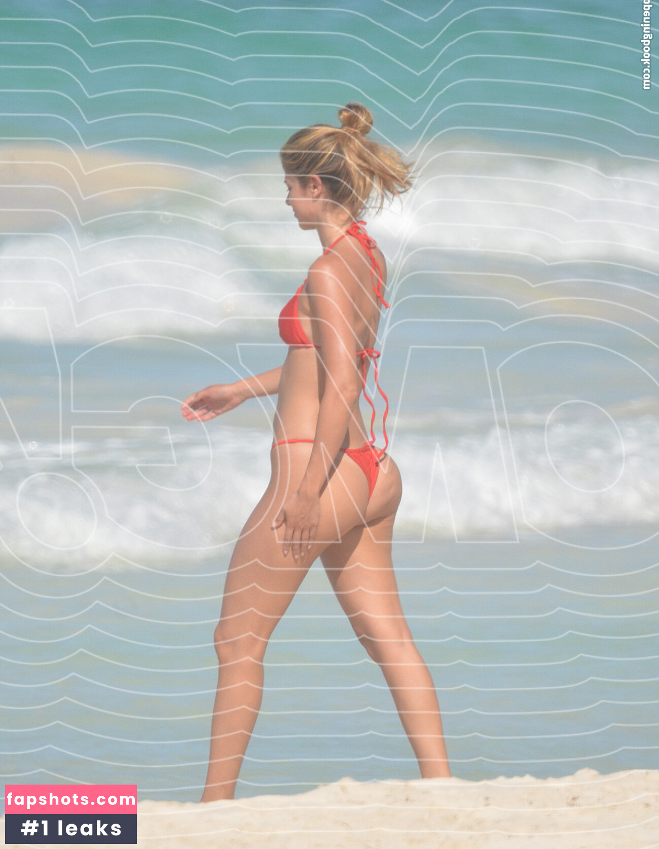 Stephanie Cayo gallery photo #46