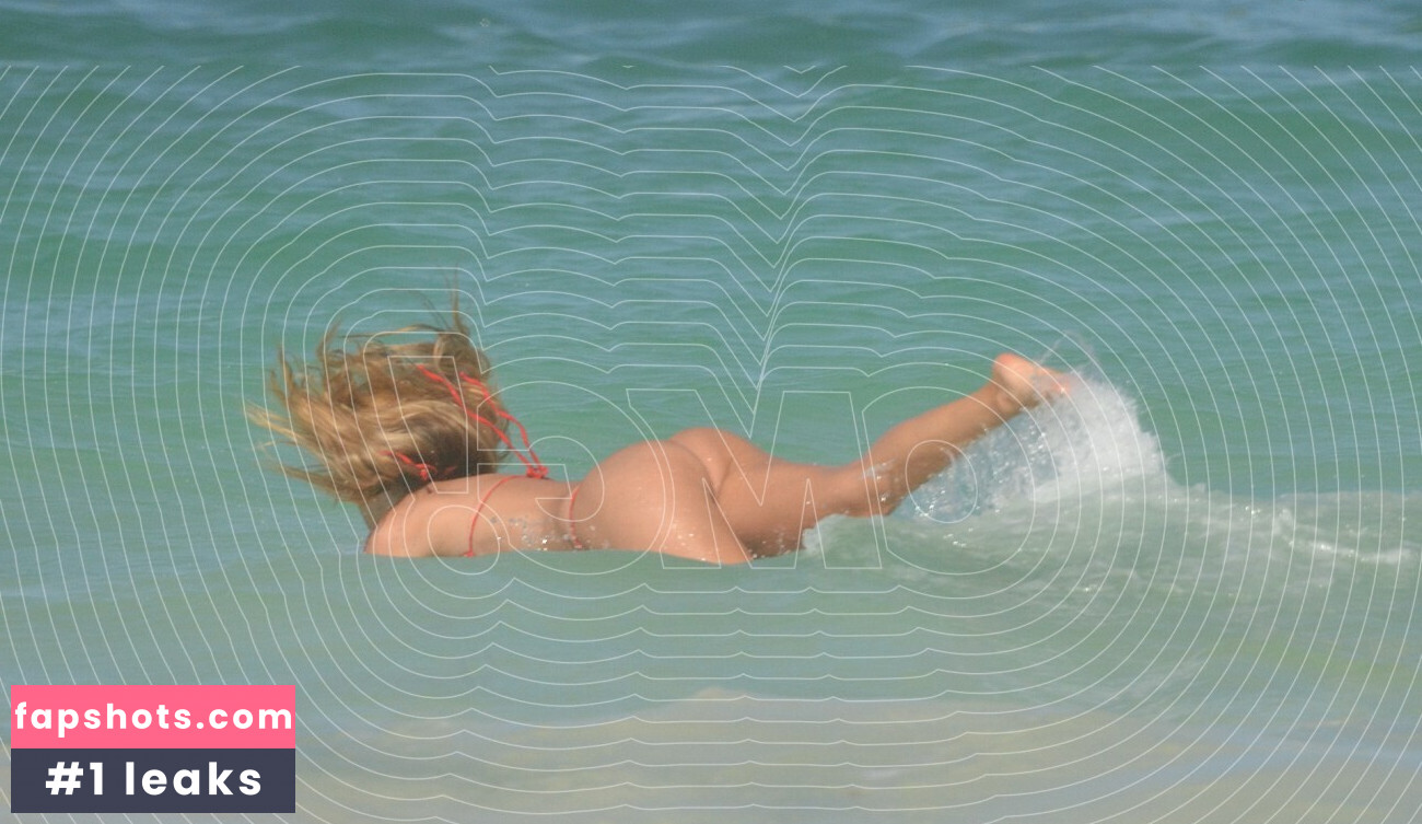 Stephanie Cayo gallery photo #47