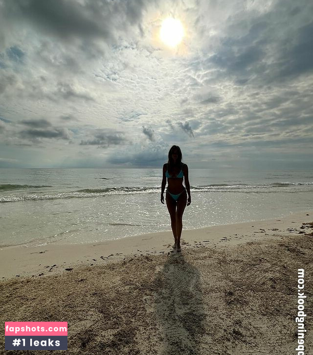 Stephanie Cayo gallery photo #48