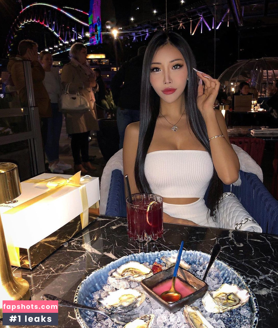 Stephanie Choi gallery photo #12