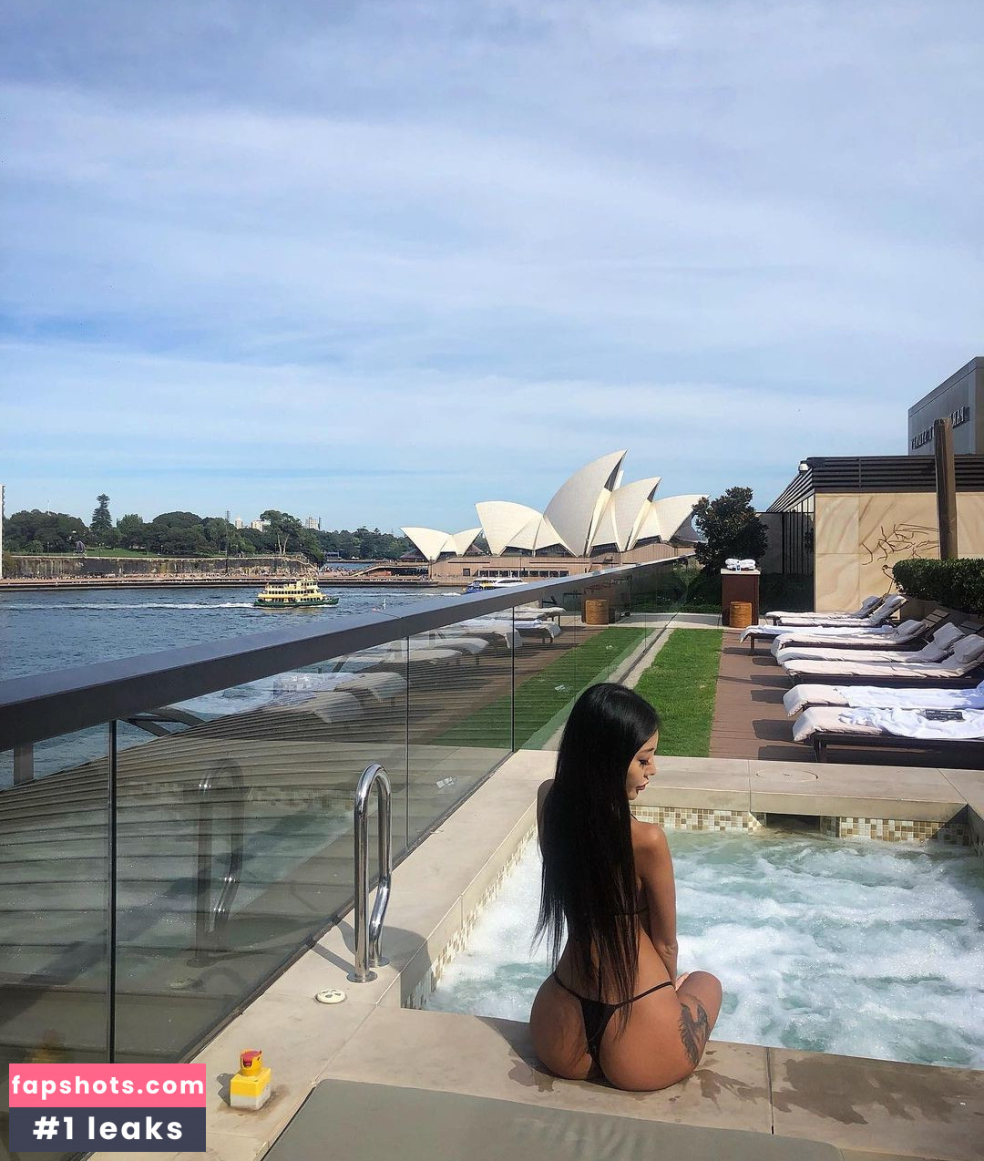 Stephanie Choi gallery photo #13