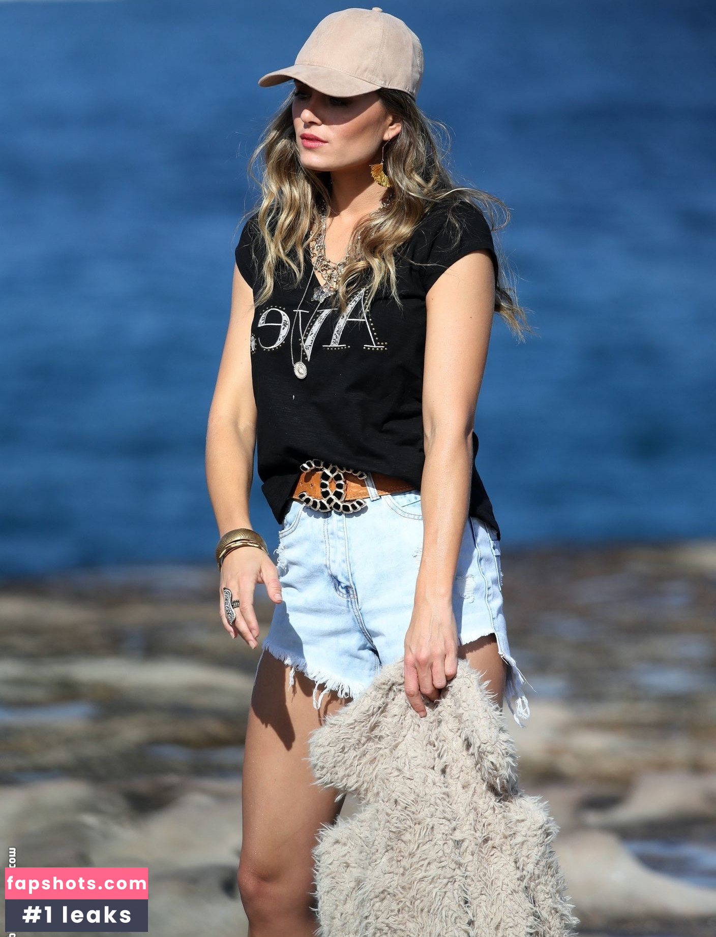 Stephanie Claire Smith gallery photo #35