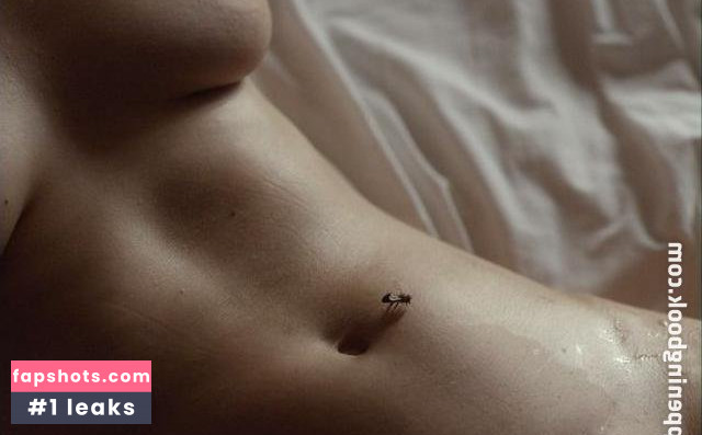 Stéphanie Cléau gallery photo #10