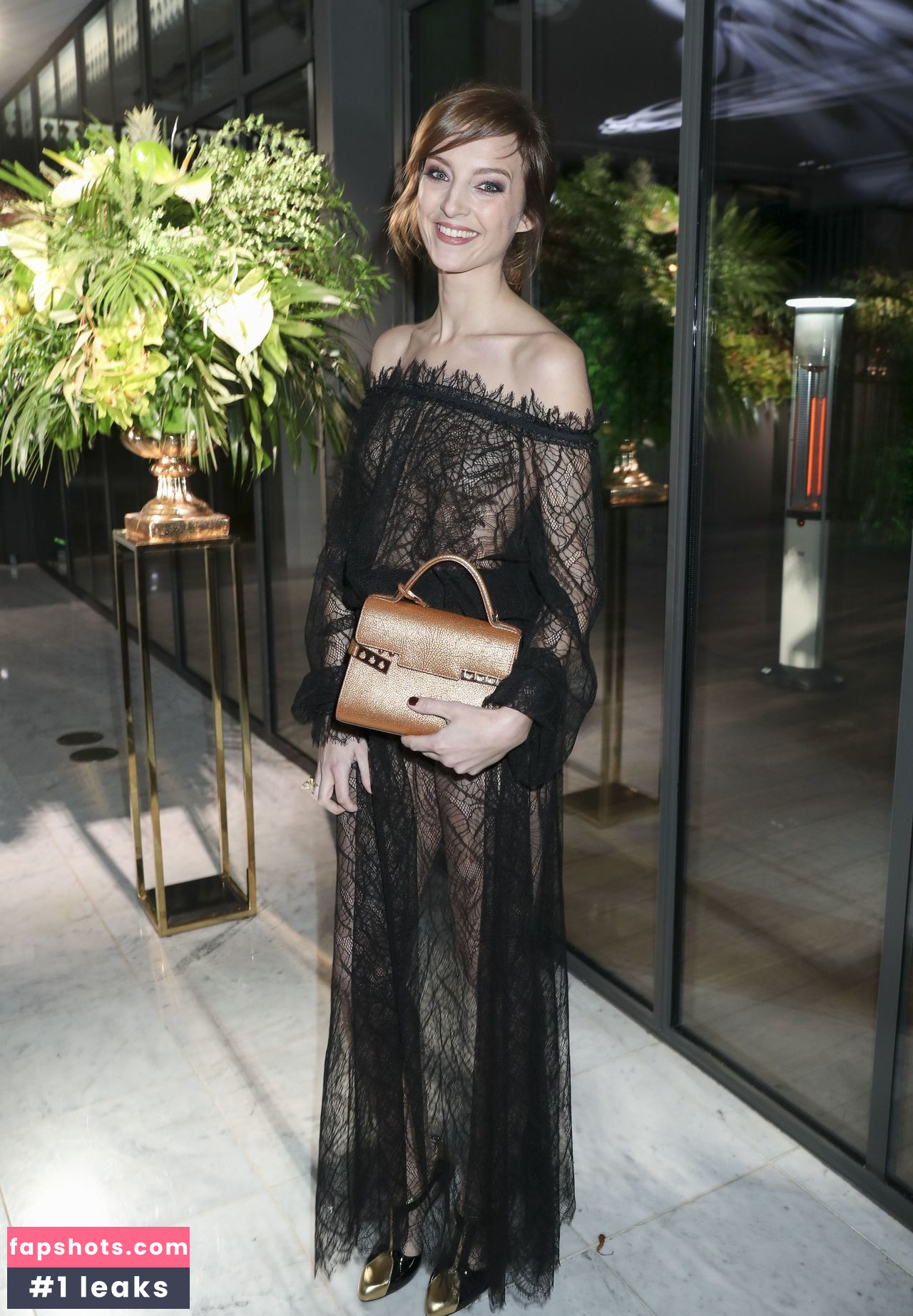 Stéphanie Crayencour gallery photo #18