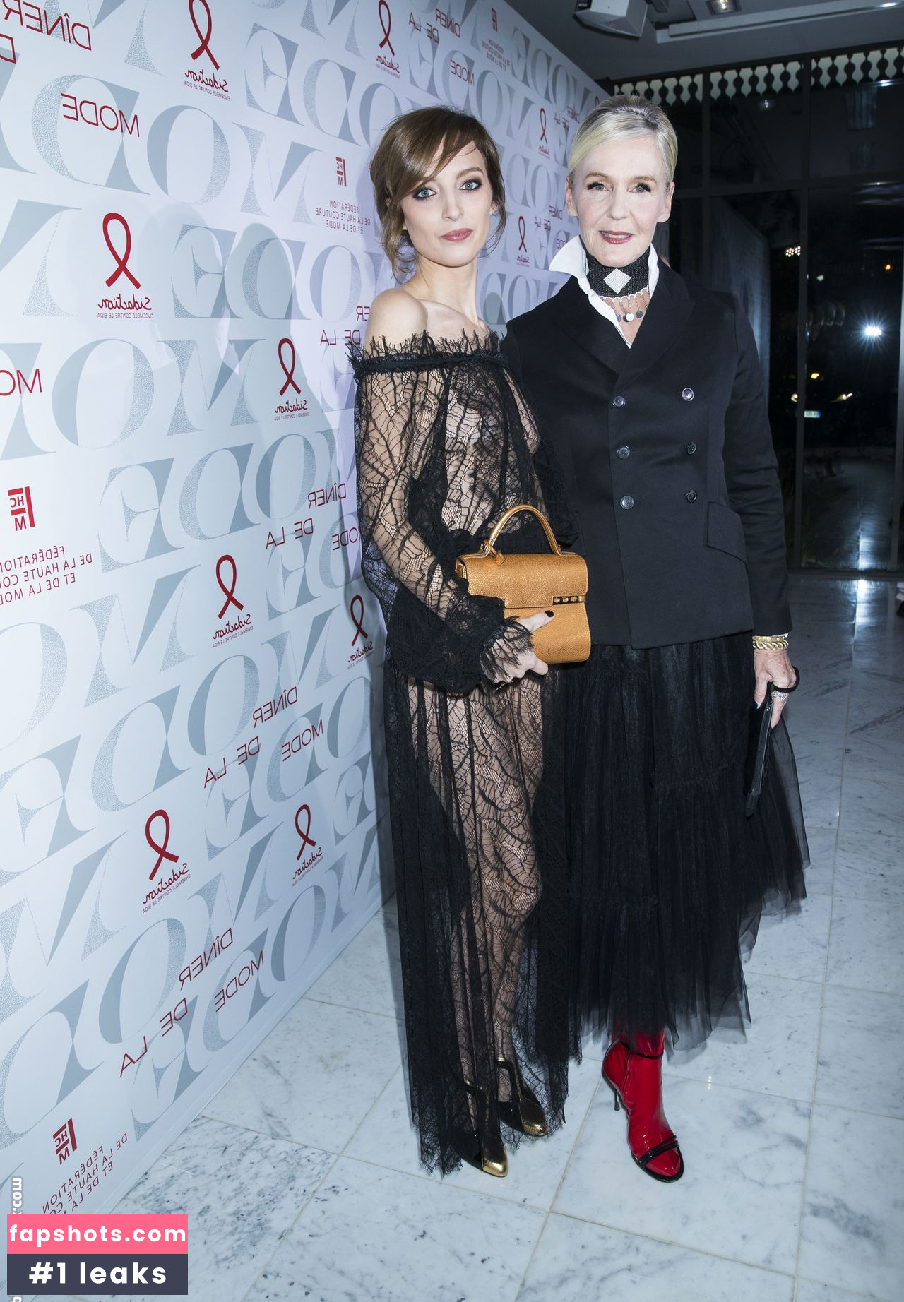 Stéphanie Crayencour gallery photo #23