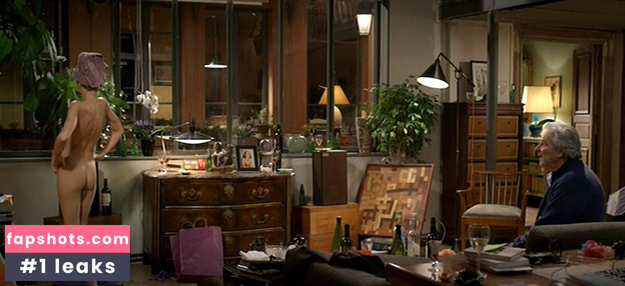 Stéphanie Crayencour gallery photo #45