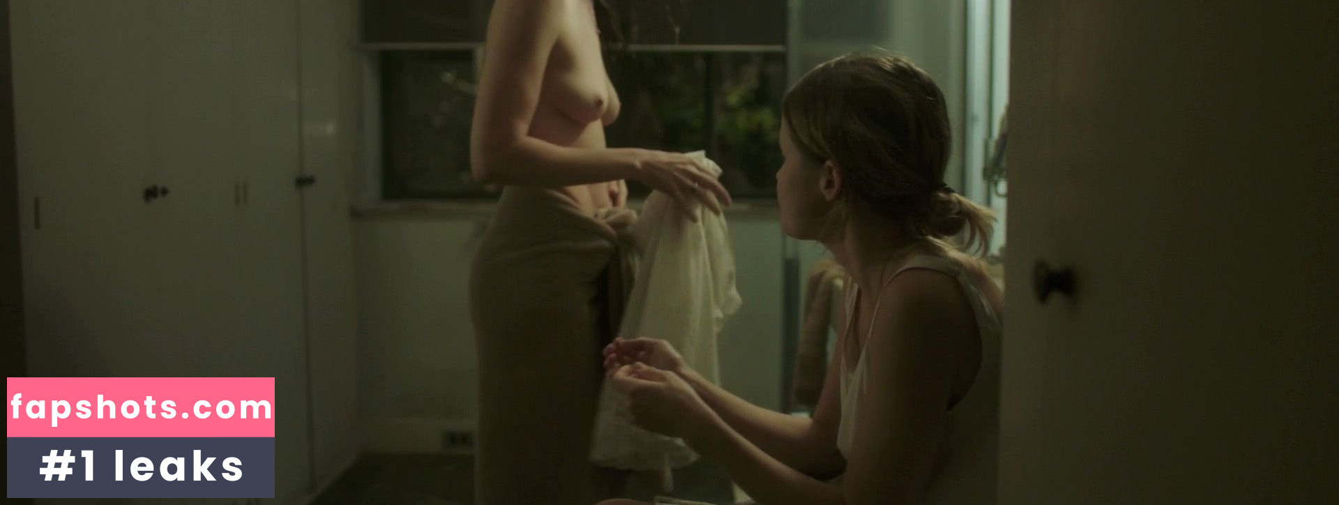 Stephanie Ellis gallery photo #17