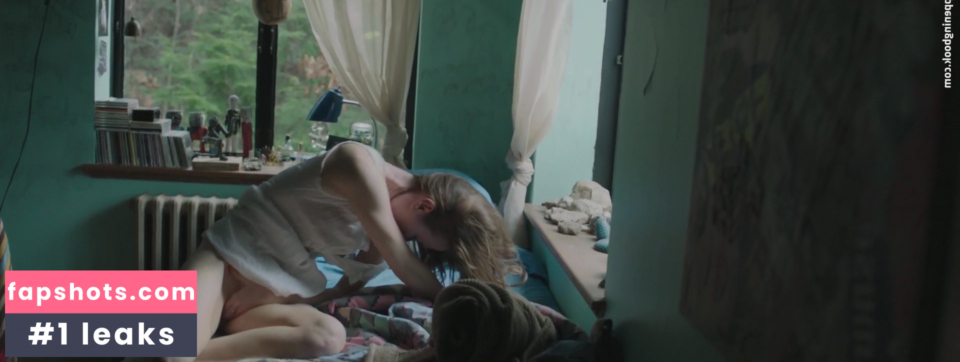 Stephanie Ellis gallery photo #5