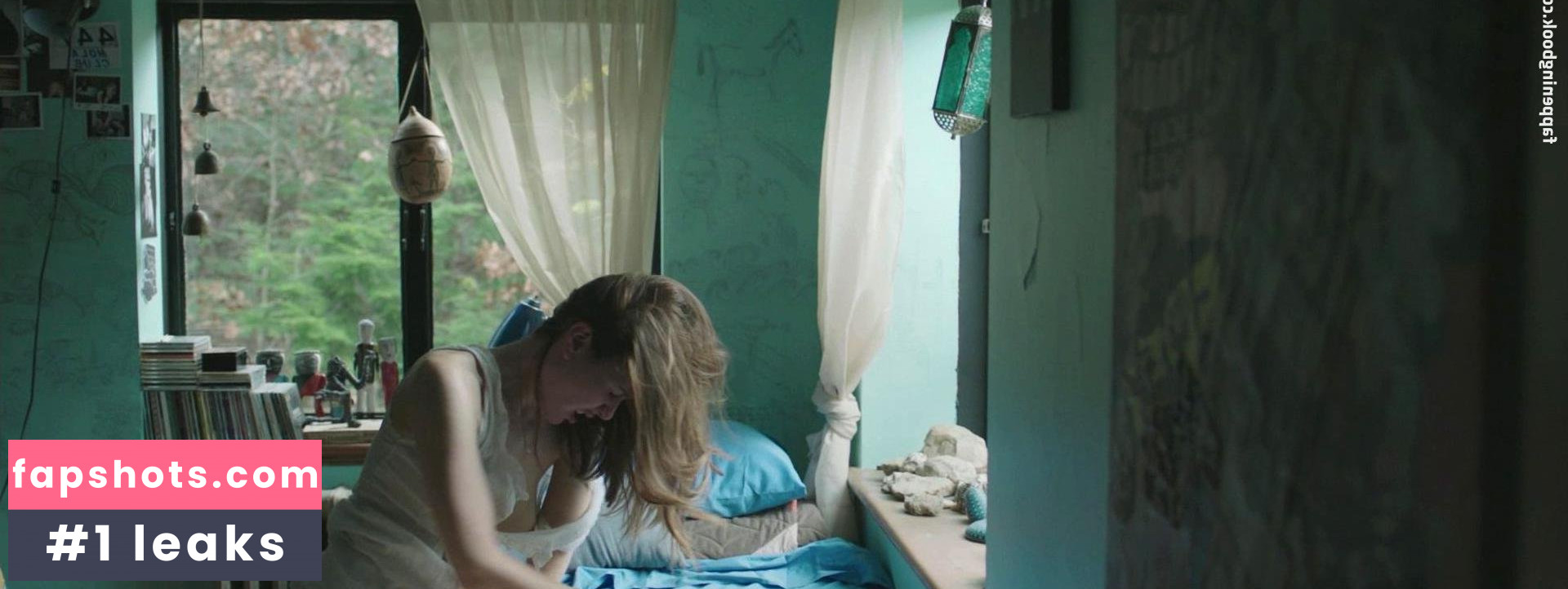 Stephanie Ellis gallery photo #8