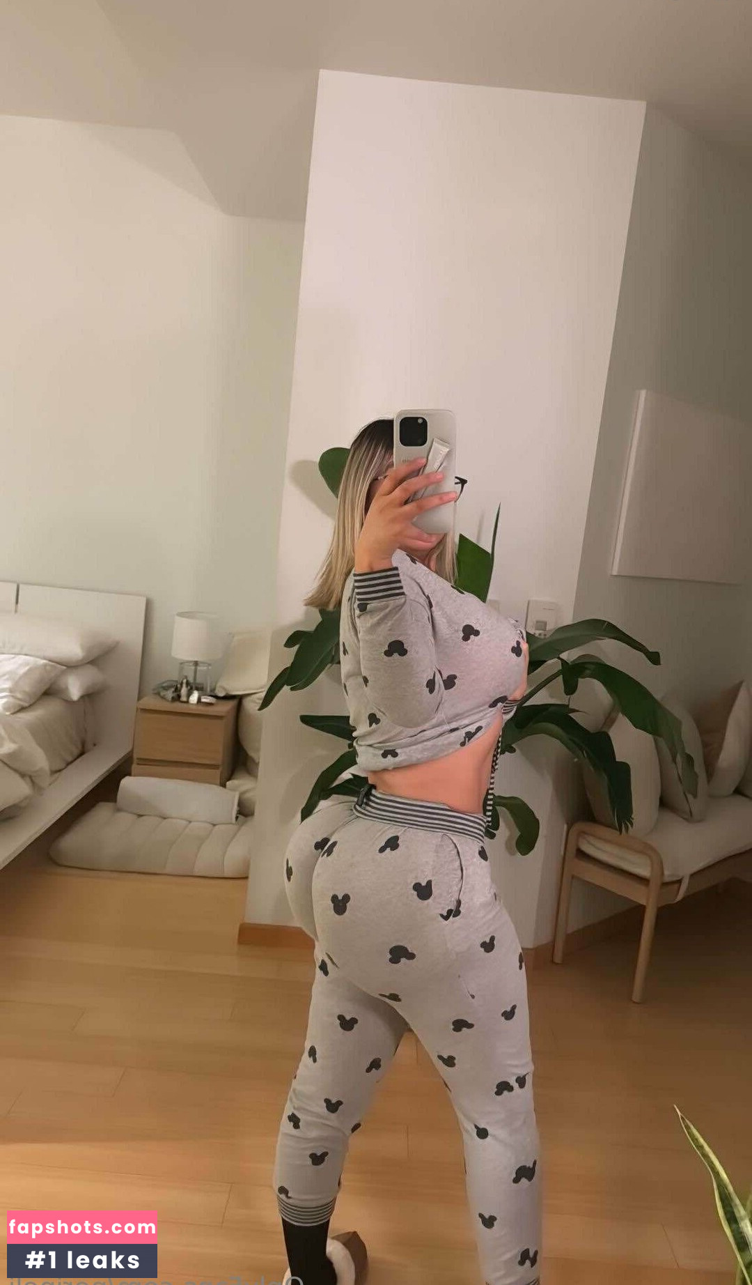 Stephanie Guizar gallery photo #19