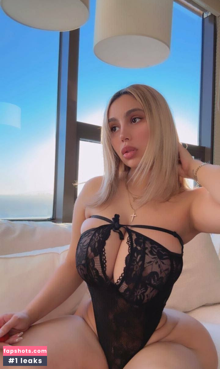 Stephanie Guizar gallery photo #21