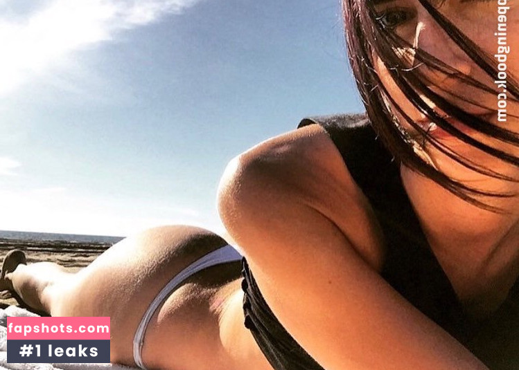 Stephanie Moore gallery photo #29