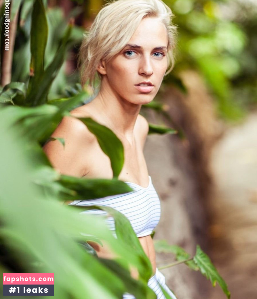 Stephanie Moore gallery photo #35