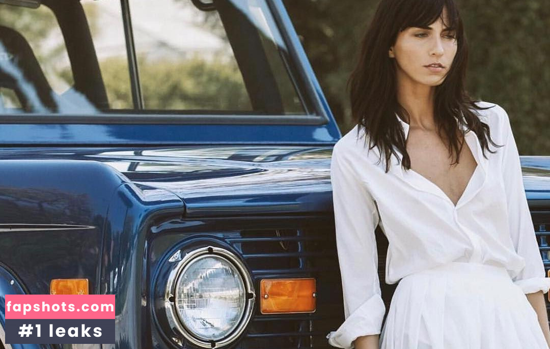 Stephanie Moore gallery photo #37