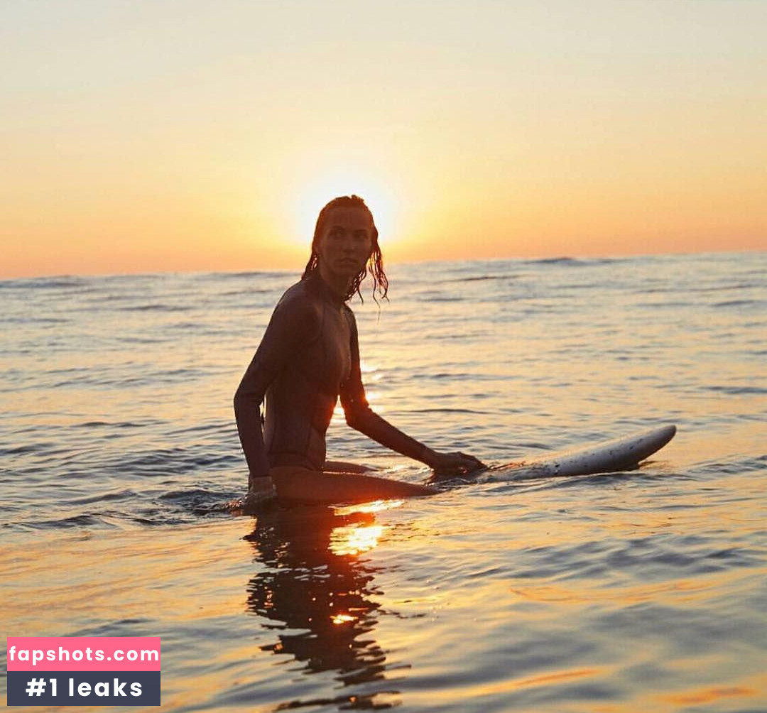 Stephanie Moore gallery photo #41