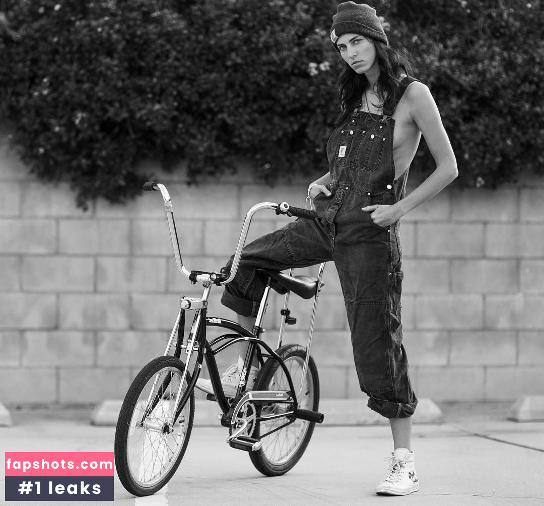 Stephanie Moore gallery photo #44