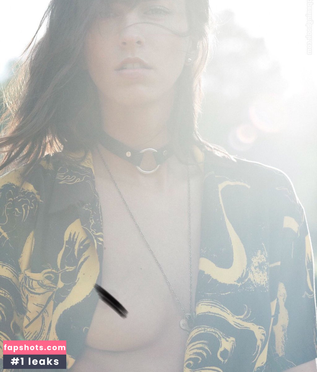 Stephanie Moore nude babe gallery