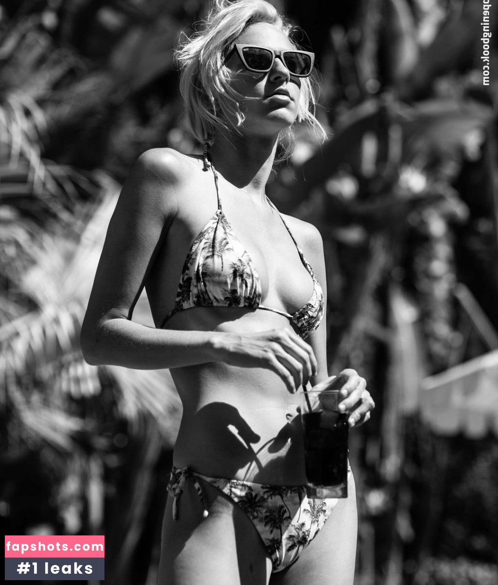 Stephanie Moore gallery photo #54