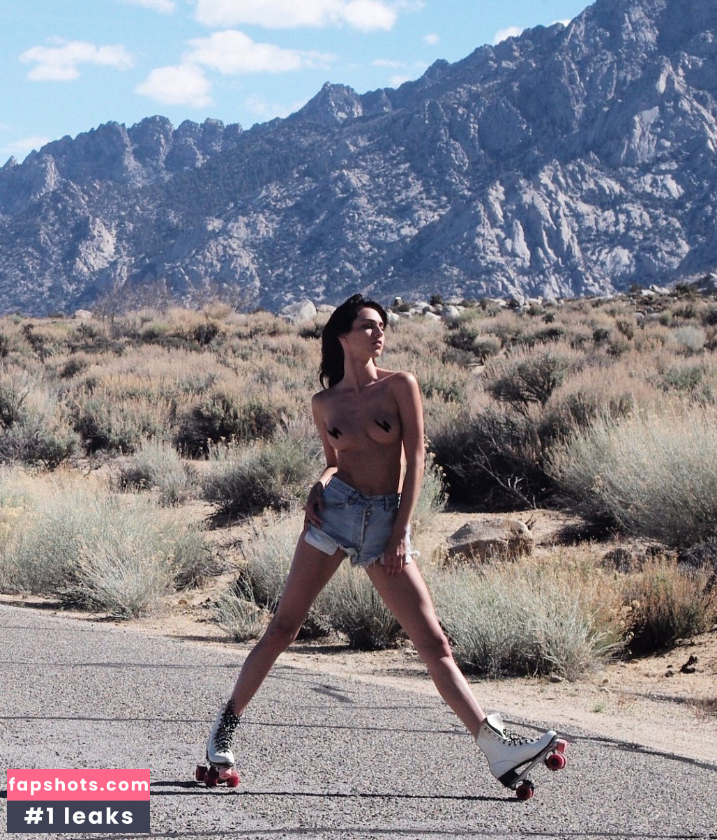 Stephanie Moore gallery photo #70