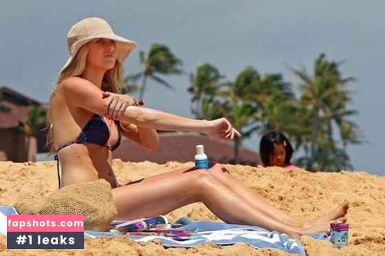 Stephanie Pratt gallery photo #11