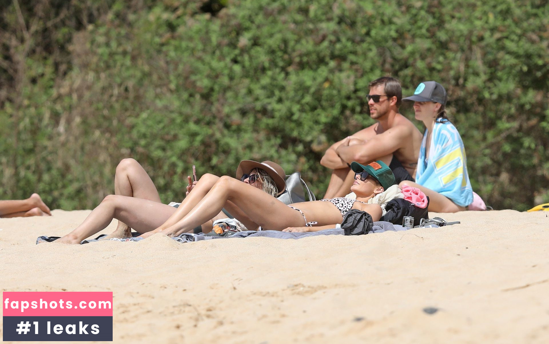 Stephanie Pratt gallery photo #42