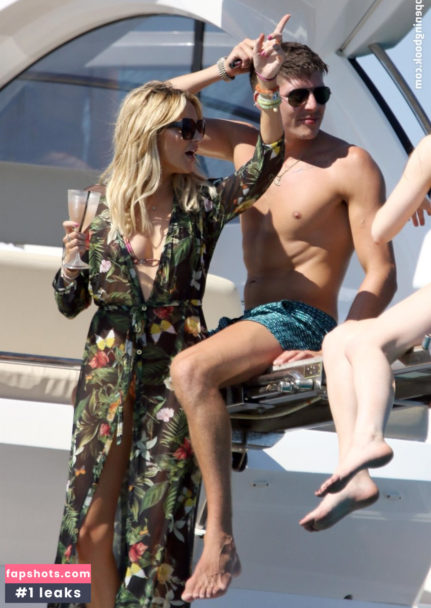 Stephanie Pratt gallery photo #73