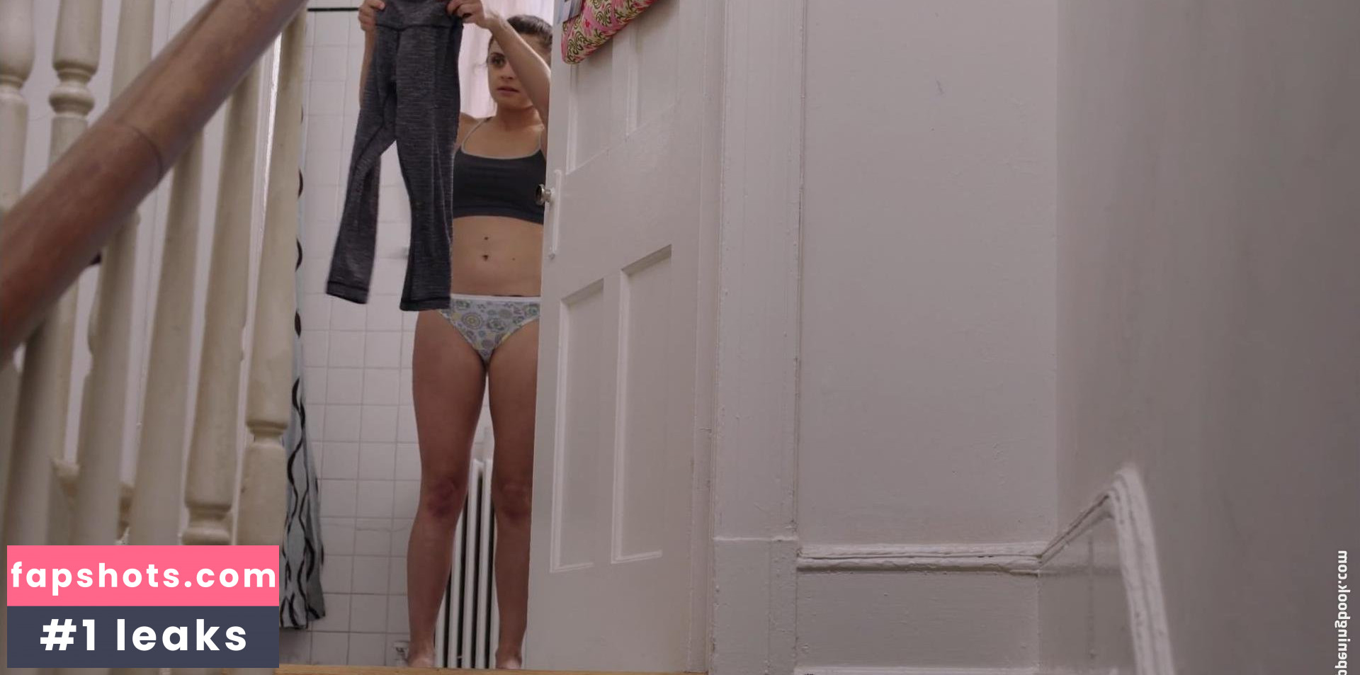 Stephanie Simbari gallery photo #8