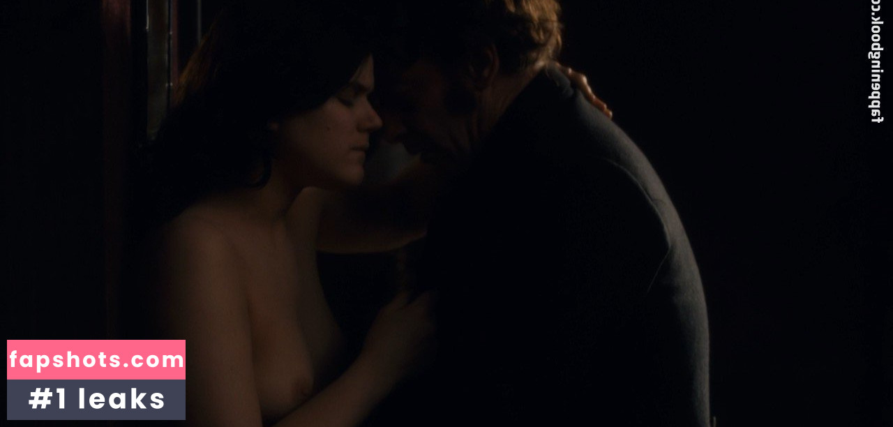 Stéphanie Sokolinski gallery photo #5