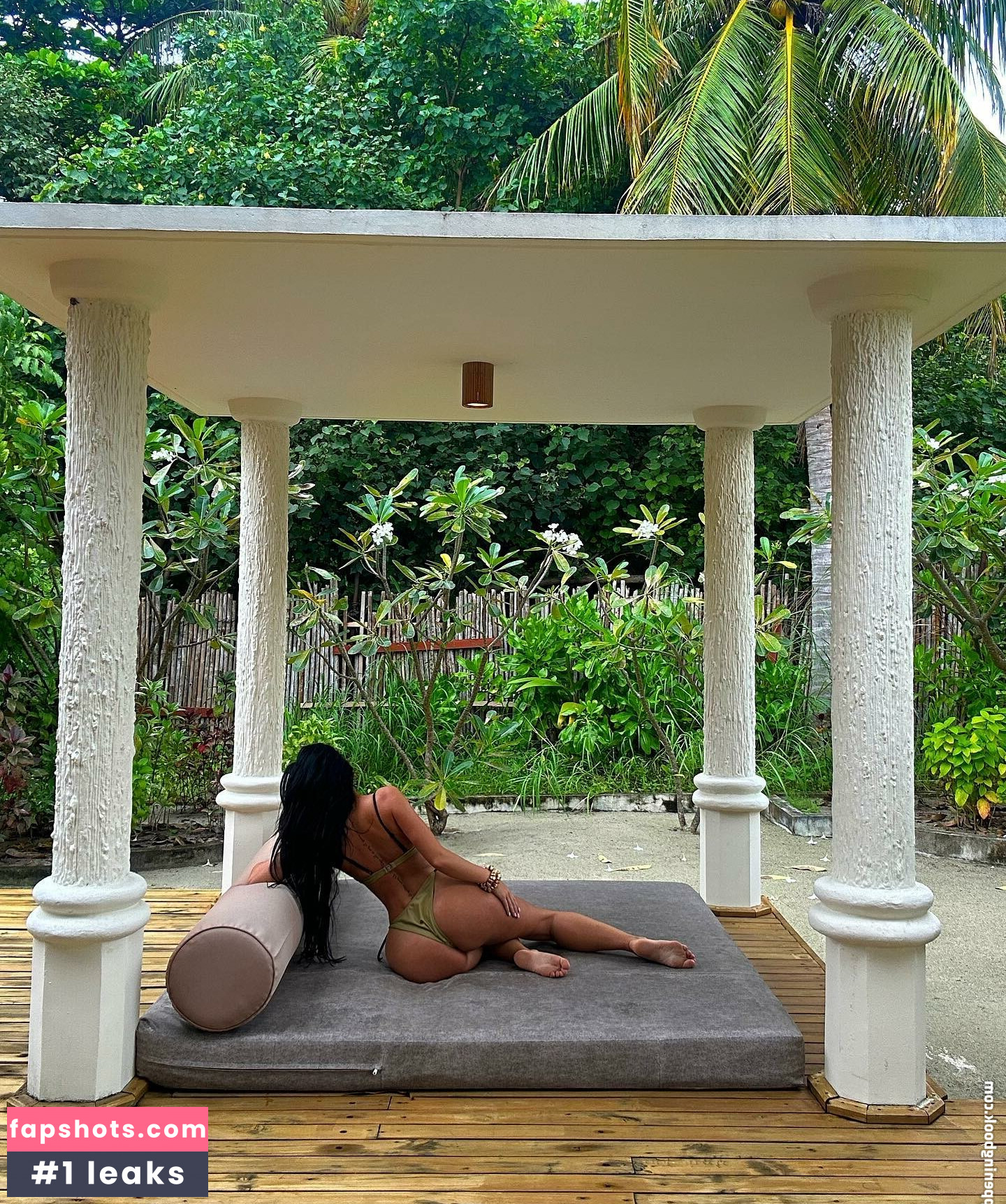 Stephanie Symonds gallery photo #5