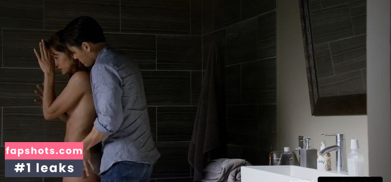 Stephanie Szostak gallery photo #32