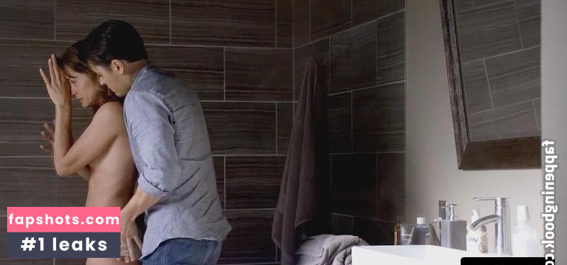 Stephanie Szostak gallery photo #7