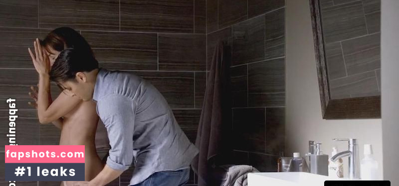 Stephanie Szostak gallery photo #8