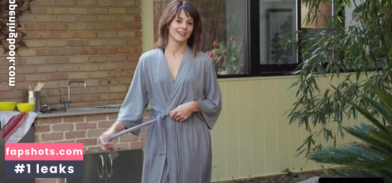 Stephanie Szostak gallery photo #9