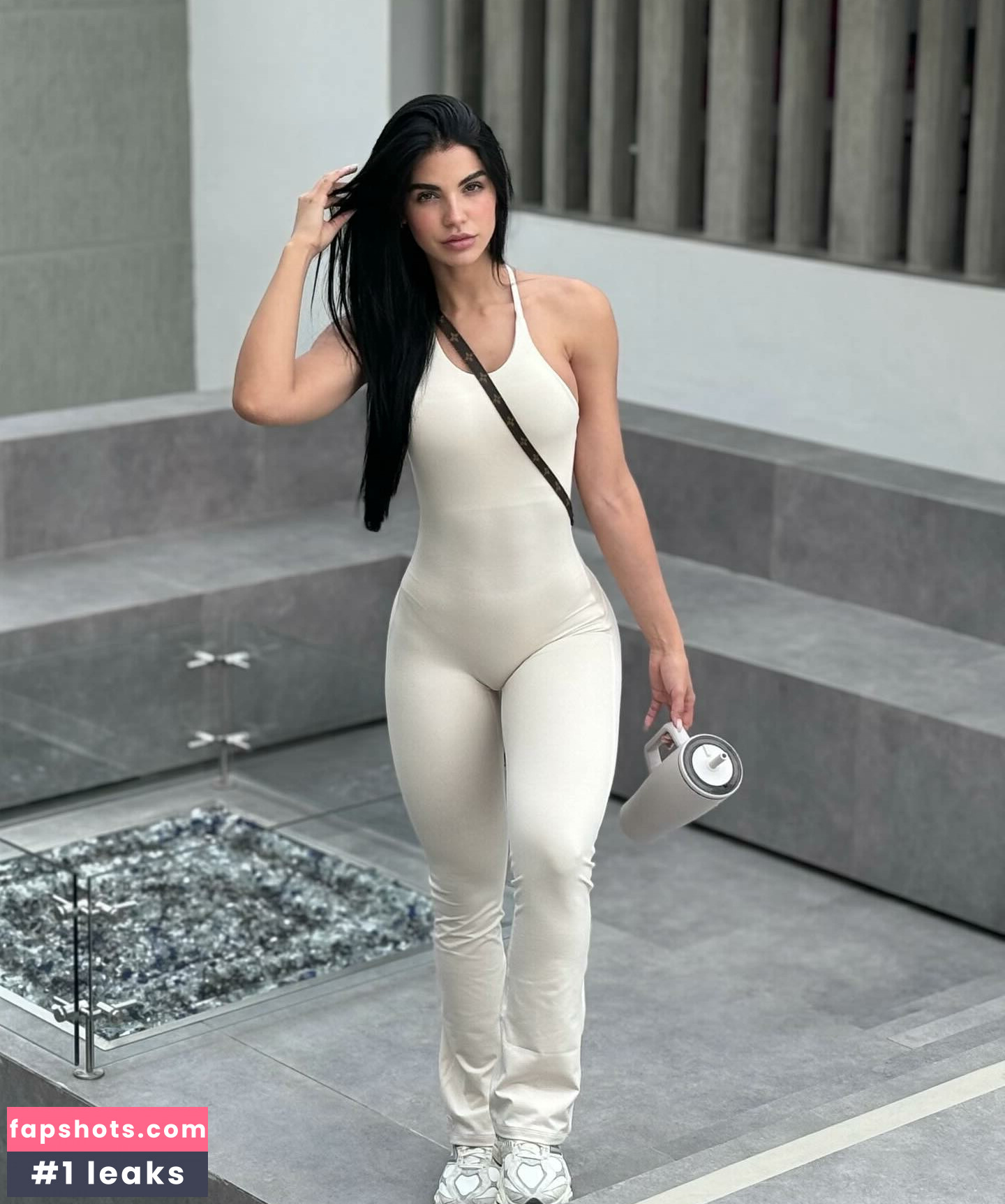 Stephany Gonzalez gallery photo #11