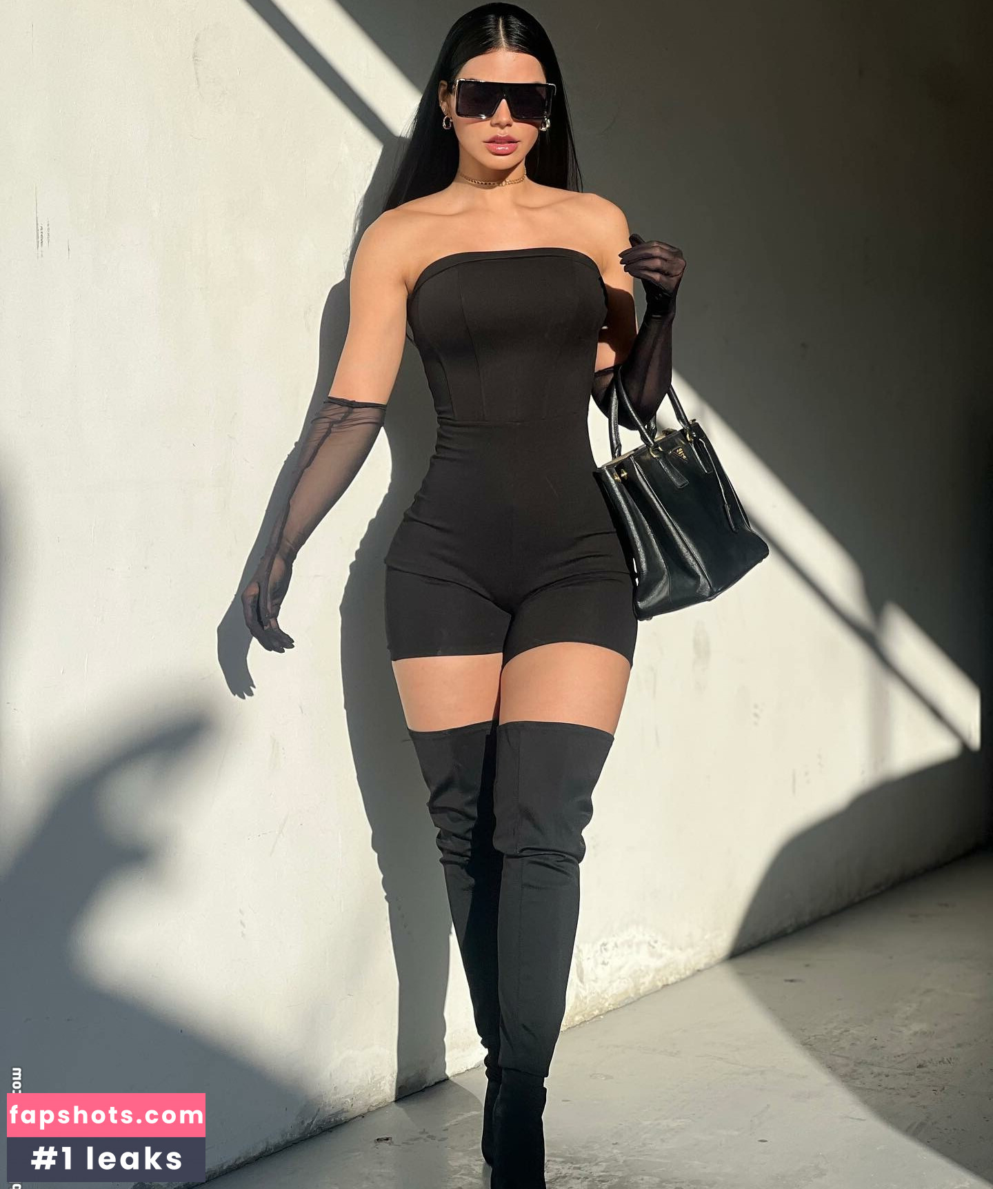 Stephany Gonzalez gallery photo #21