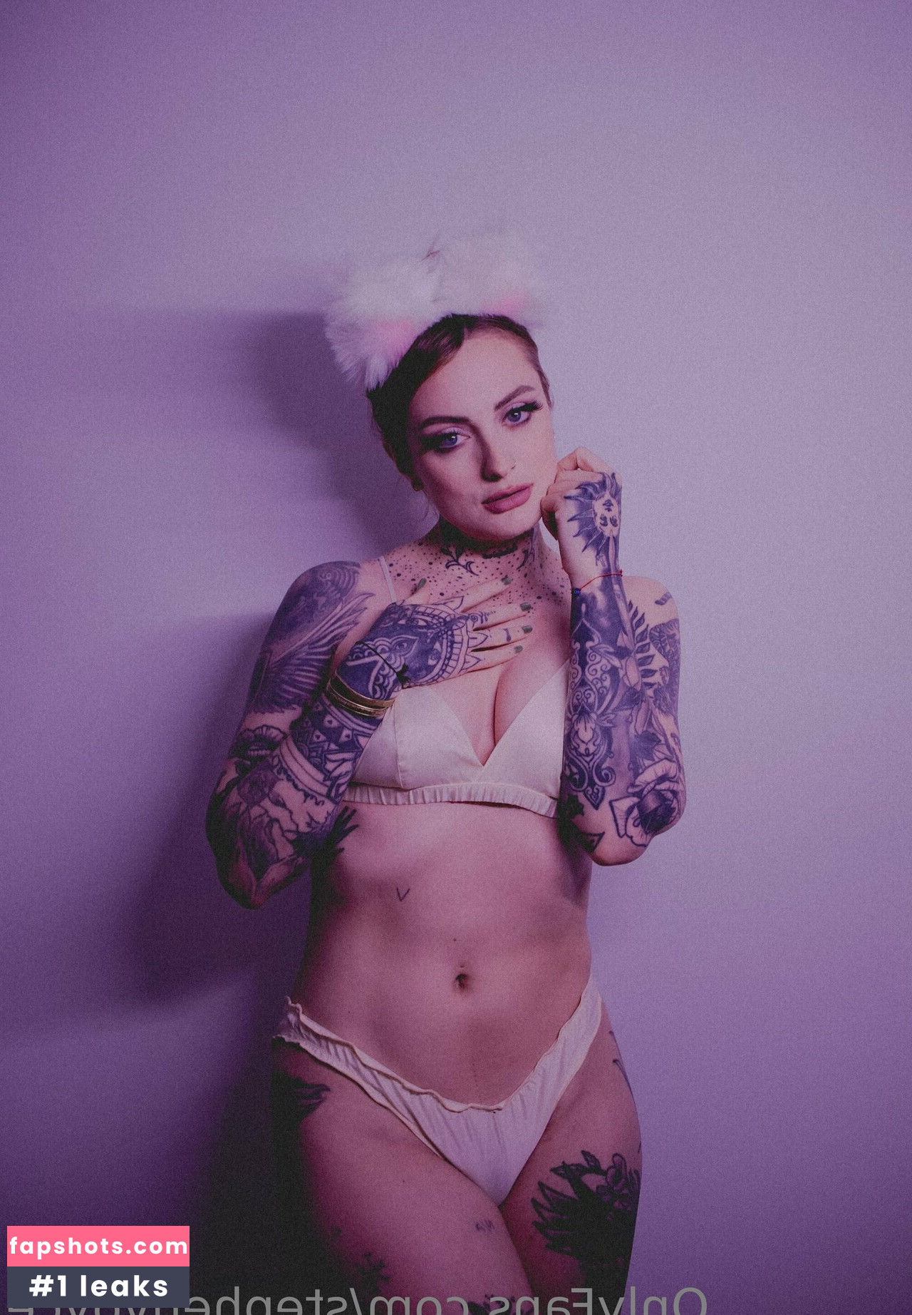 stephenvoyce nude babe gallery