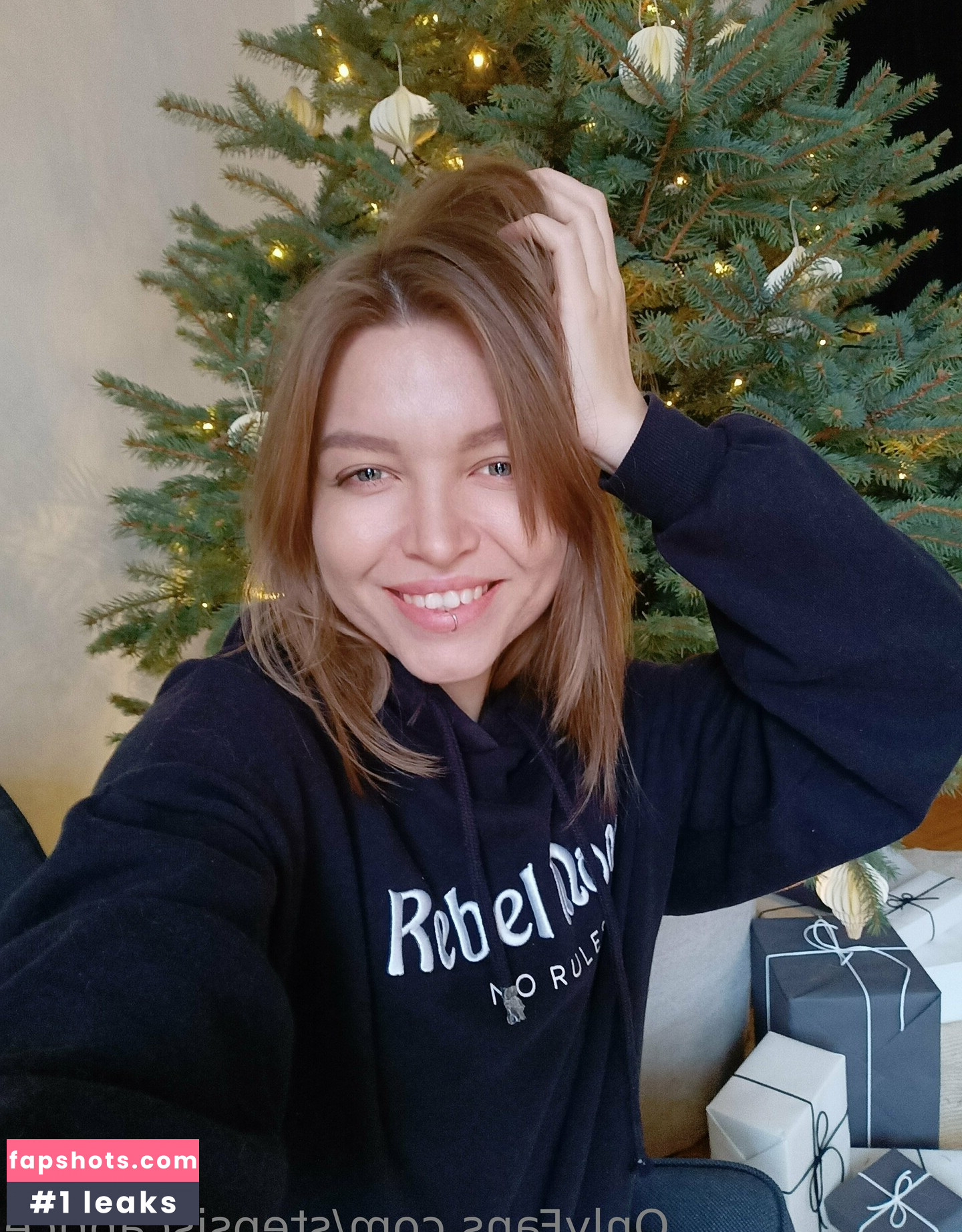 stepsiscaprice nude babe gallery