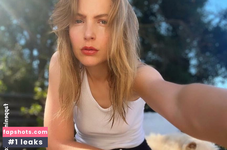 Stevie Wynne Levine nude babe gallery