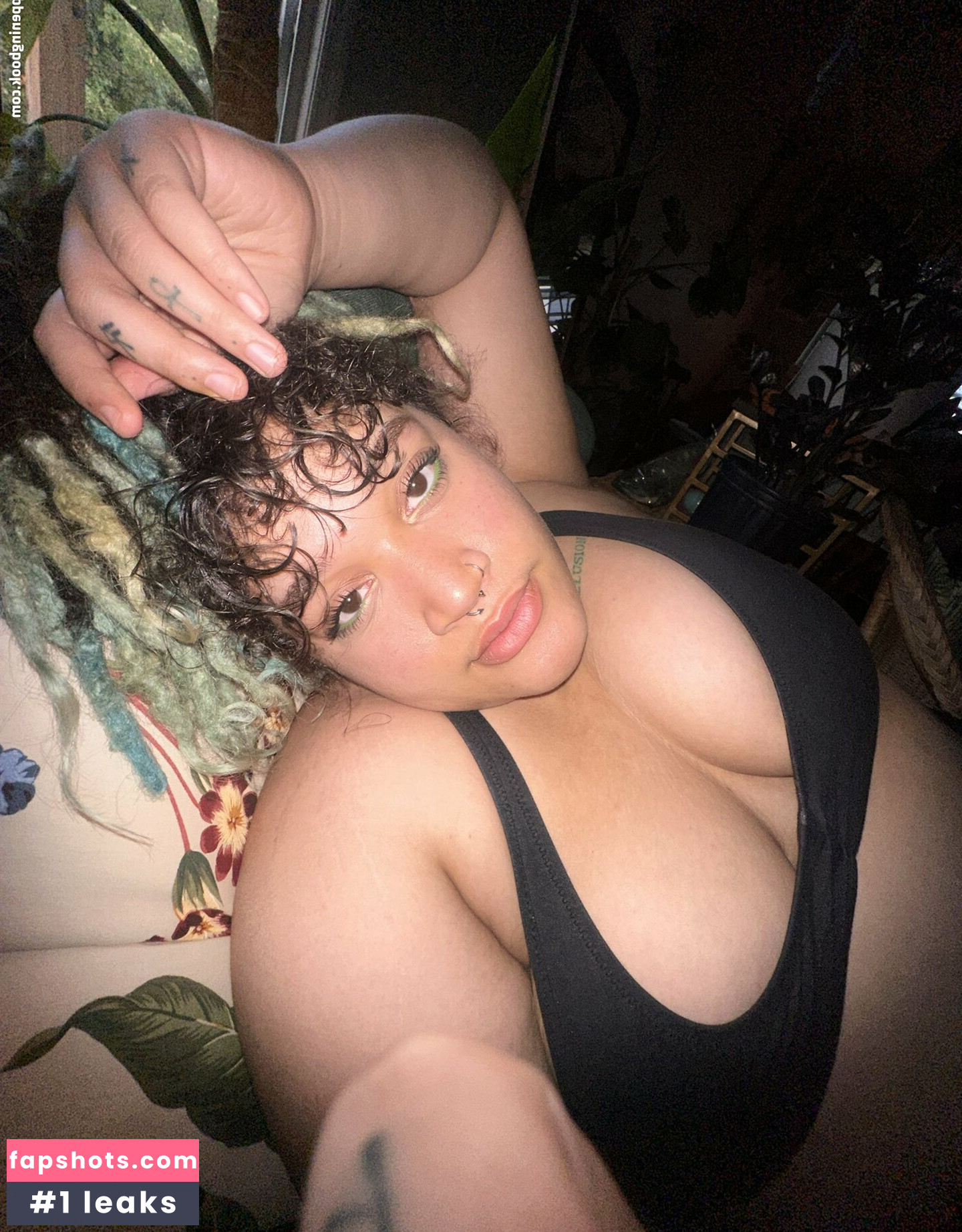 StickyEmpress gallery photo #3