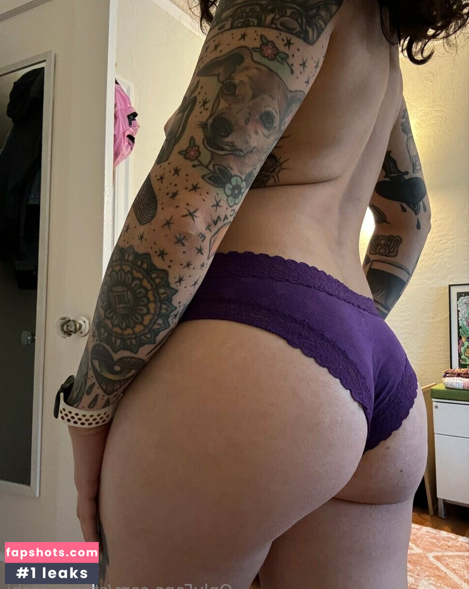 Stoney Xochi gallery photo #3