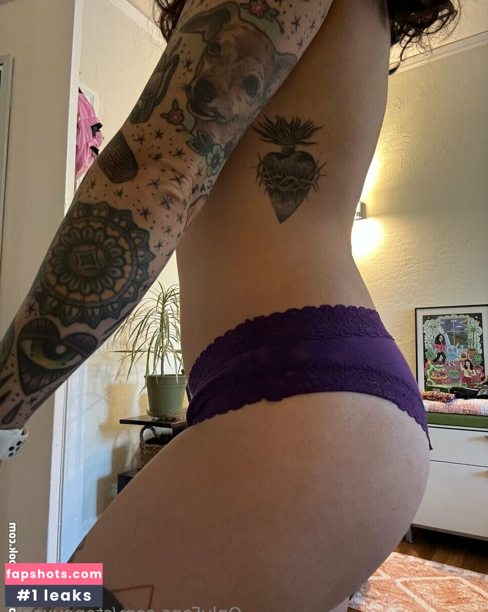 Stoney Xochi nude babe gallery