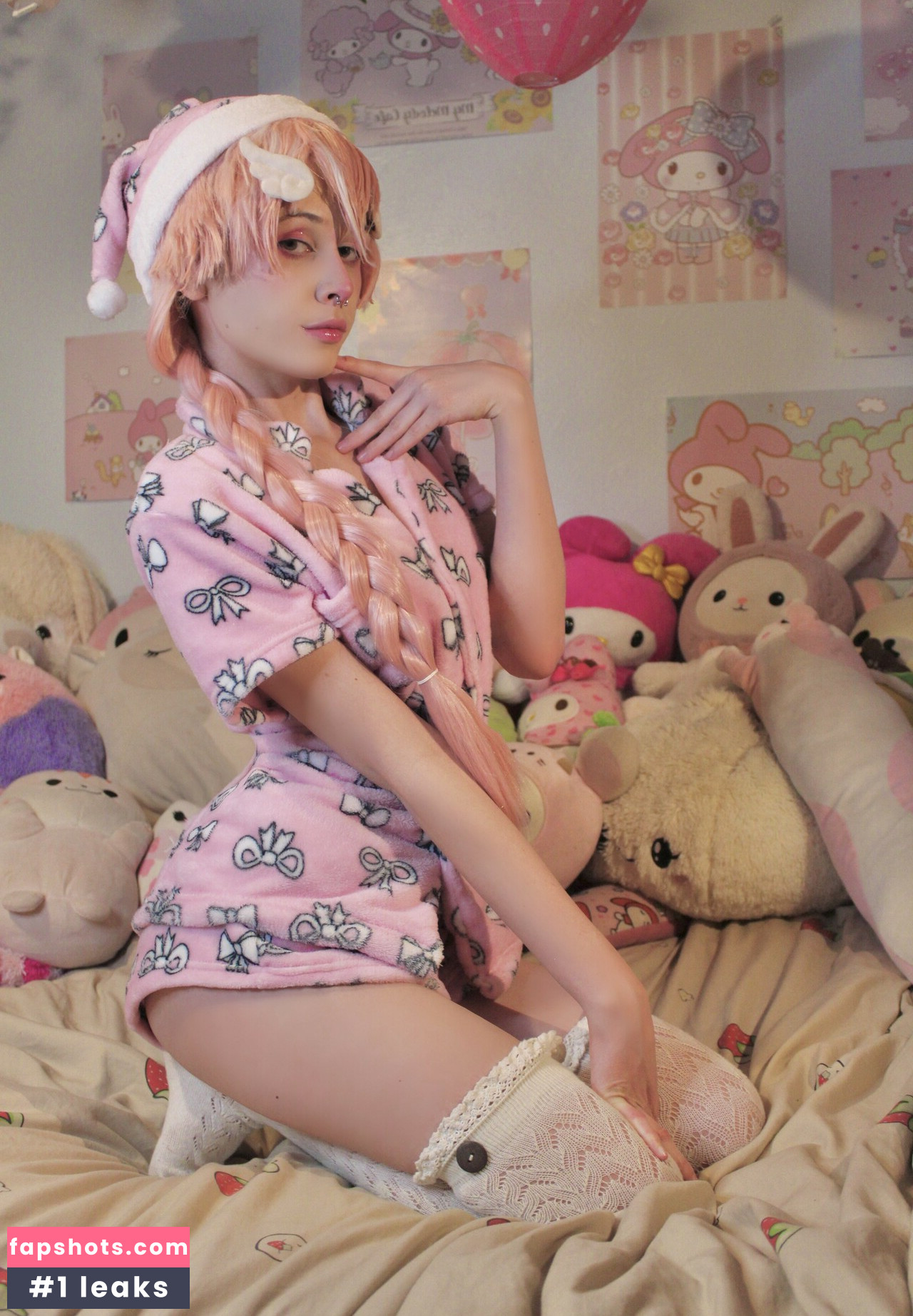 Strawbabyboy nude babe gallery