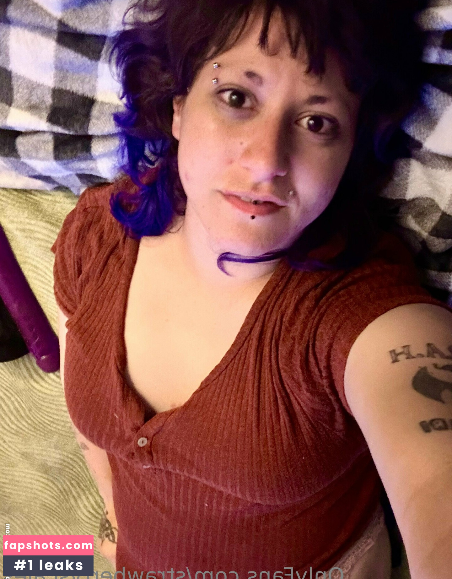 strawberryscales gallery photo #6