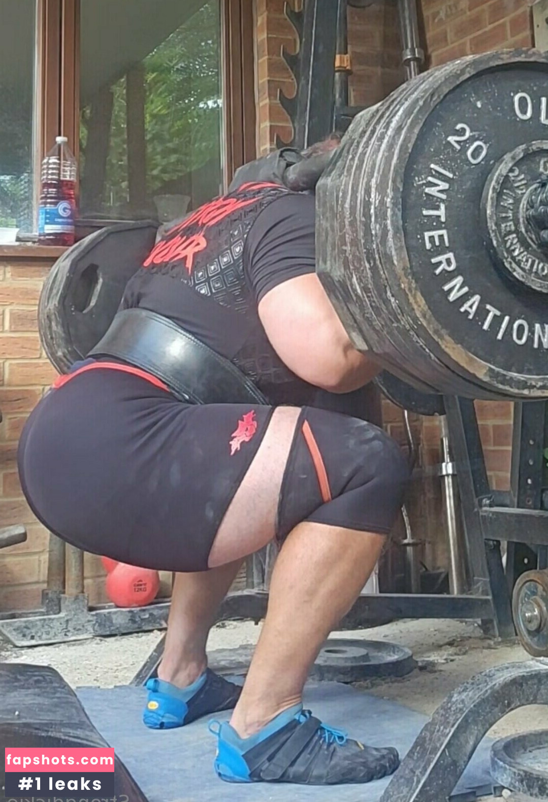 strongdickie nude babe gallery