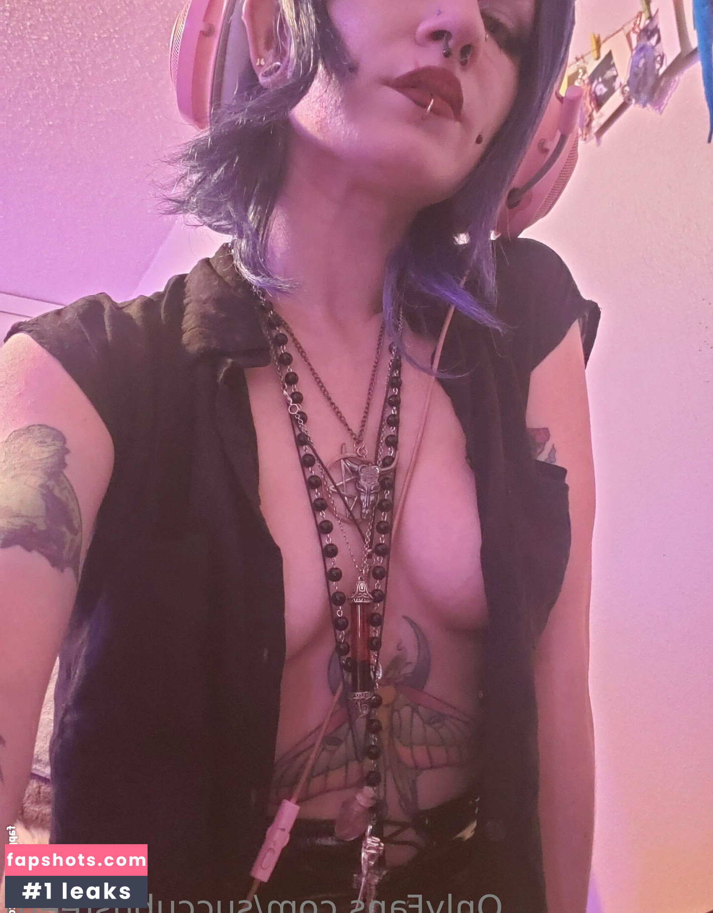 succubusteeth nude babe gallery