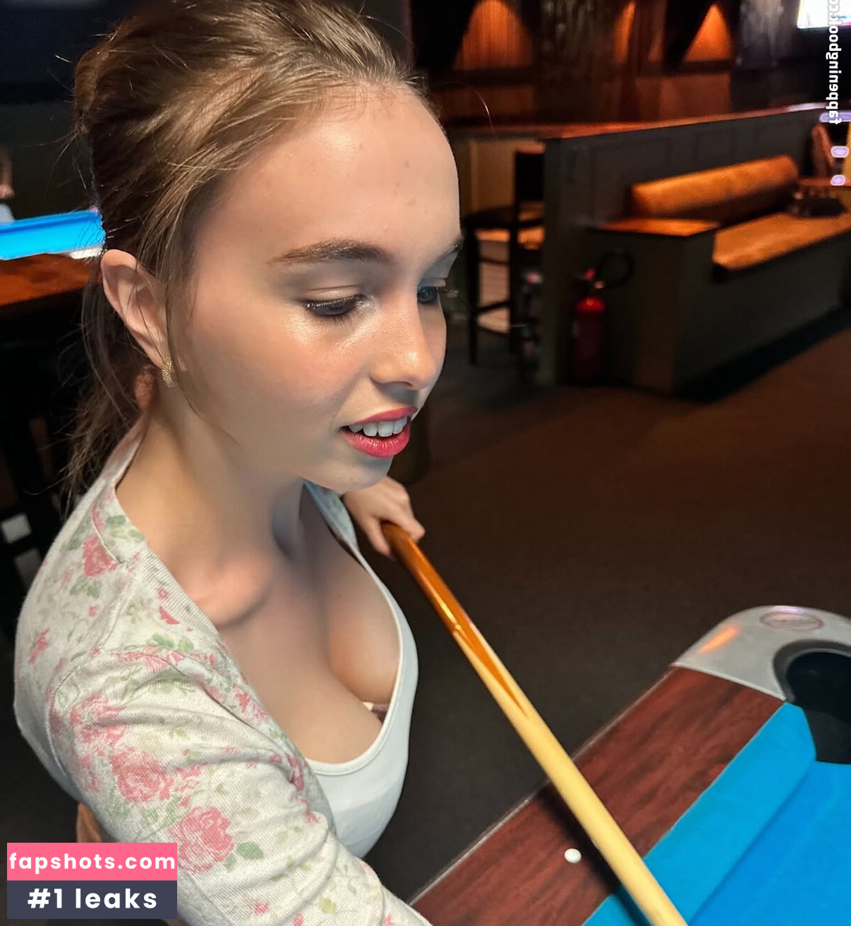 Suche: Serena Skybourne nude babe gallery