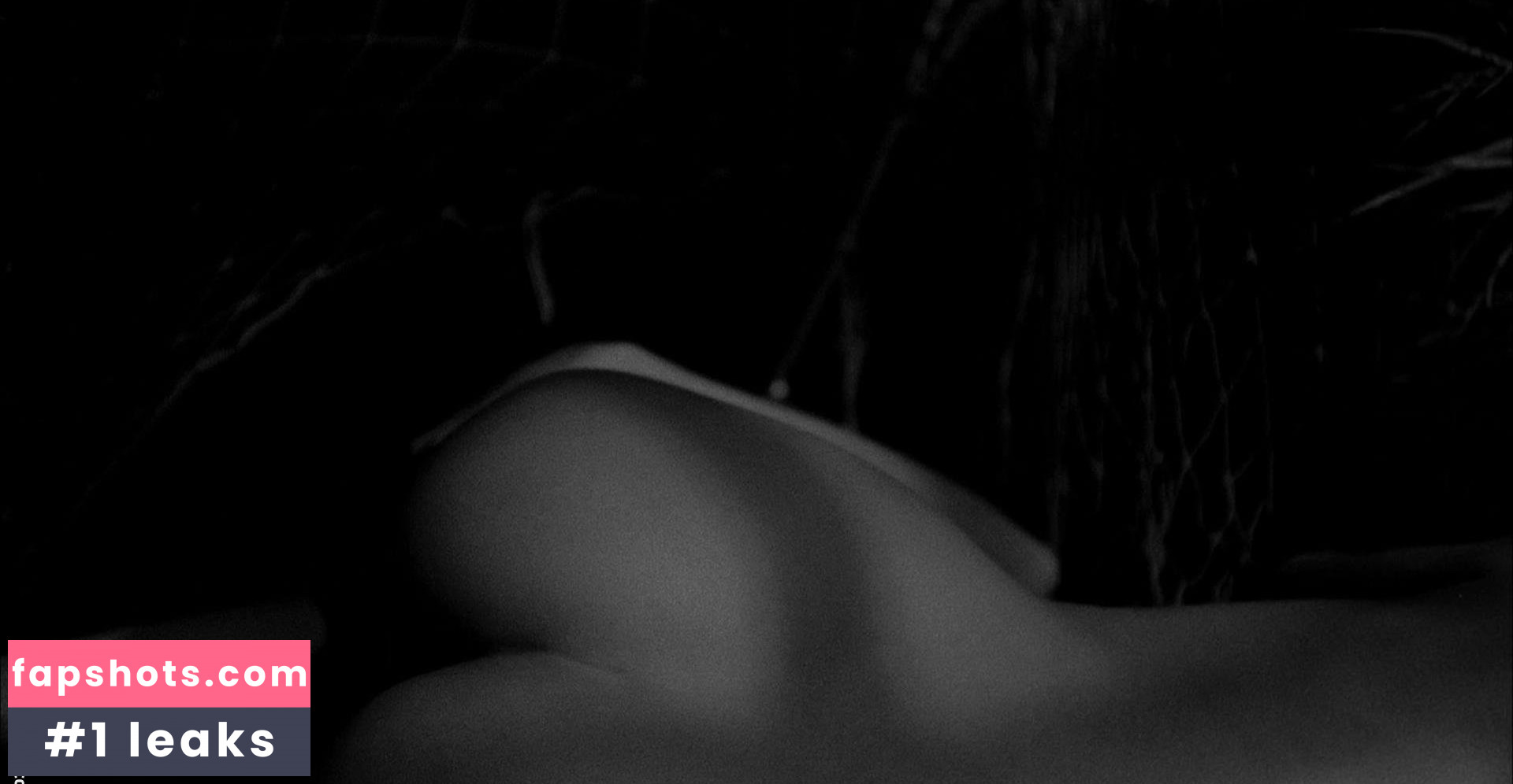 Sue Akers gallery photo #6